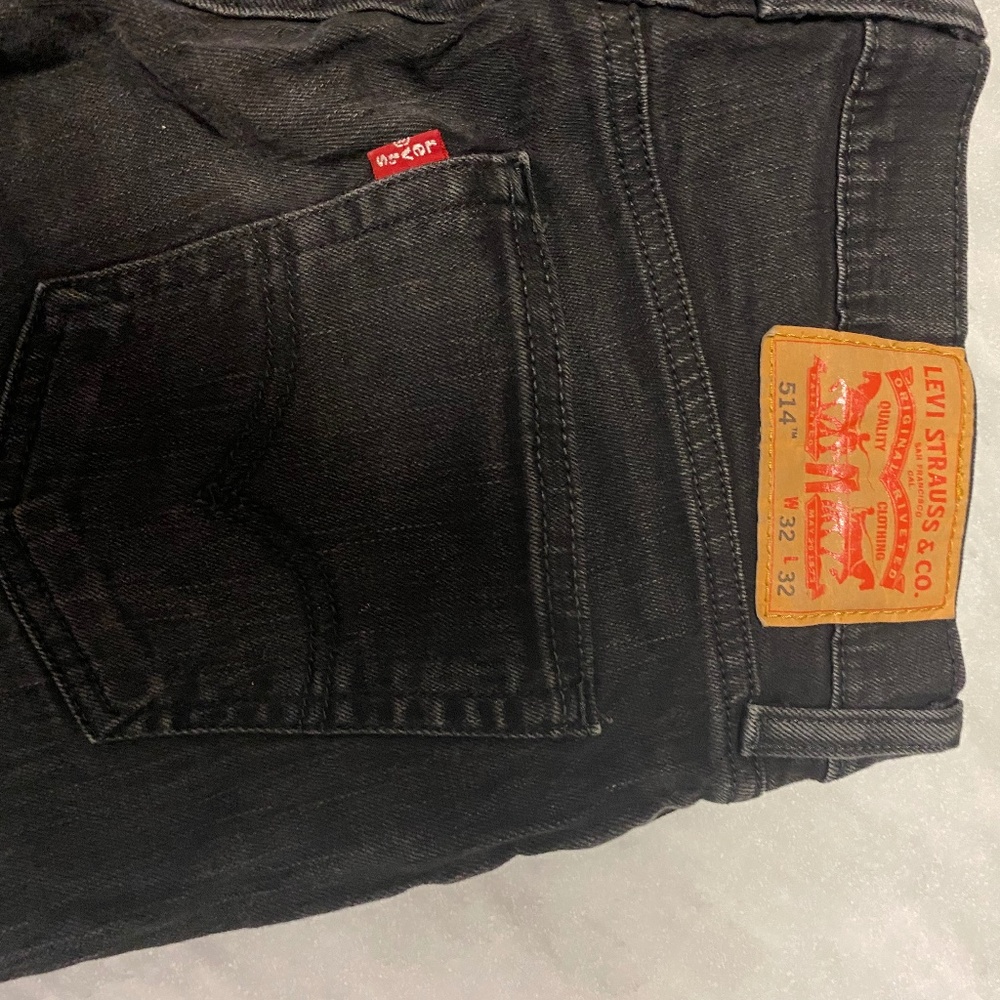 Black Levi's 514 Jeans